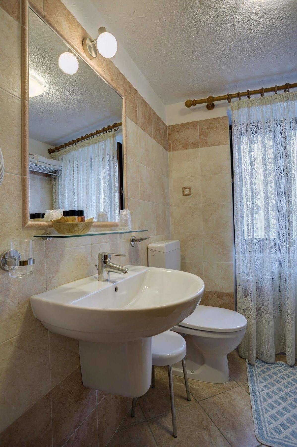 Hotel Cecchin Аоста Екстериор снимка